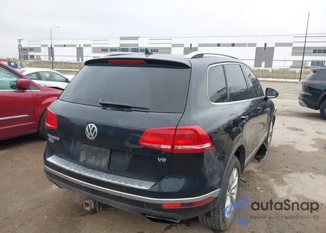 2015 Volkswagen Touareg V6 Sport z USA, uszkodzony, nr VIN WVGEF9BP3FD002261